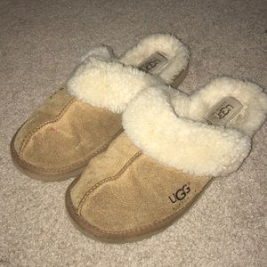 UGG slip on shoes / slides